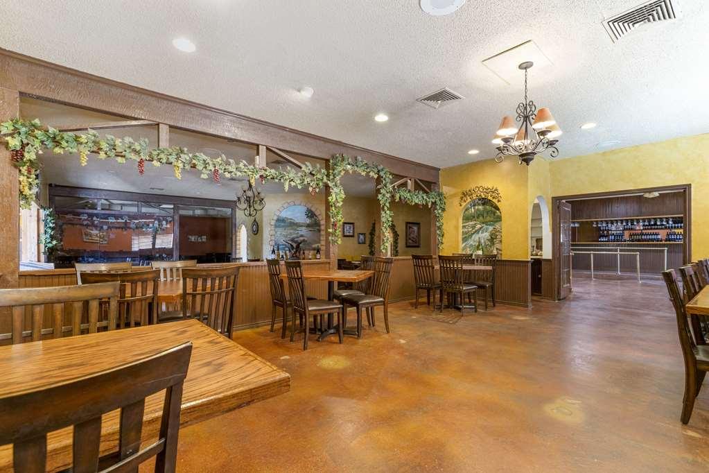 Best Western Sunday House Inn Kerrville Extérieur photo