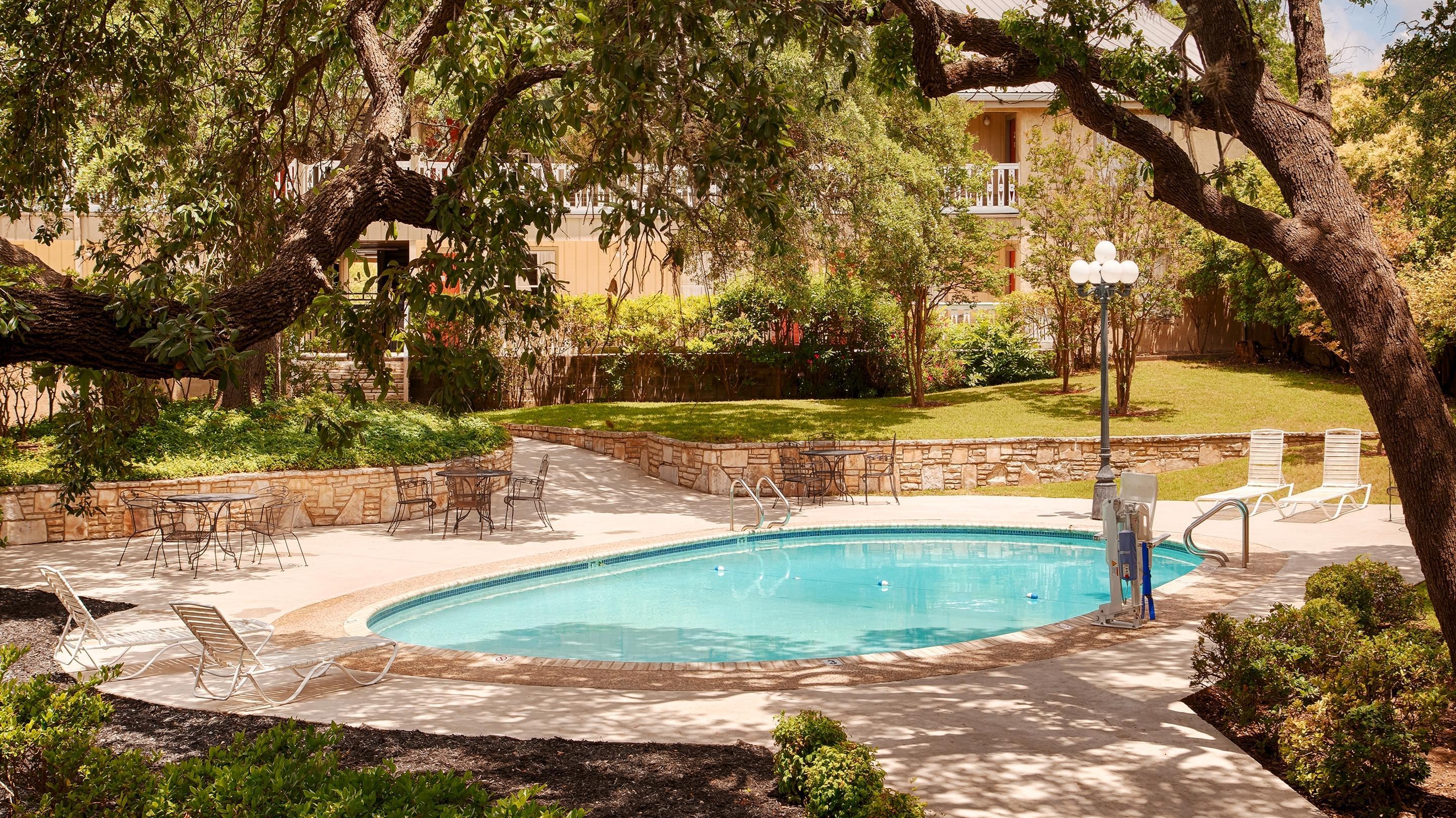 Best Western Sunday House Inn Kerrville Extérieur photo
