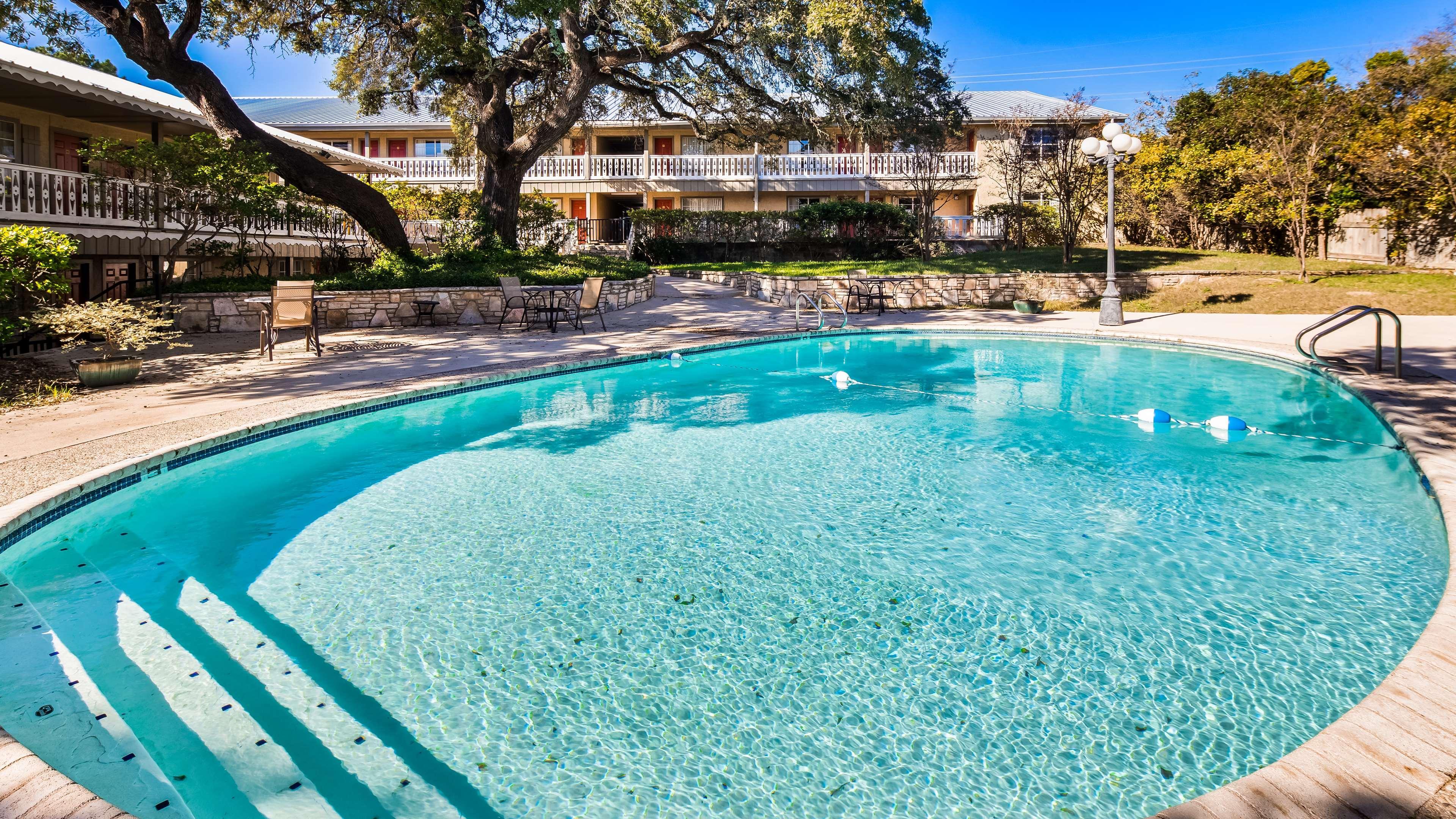 Best Western Sunday House Inn Kerrville Extérieur photo