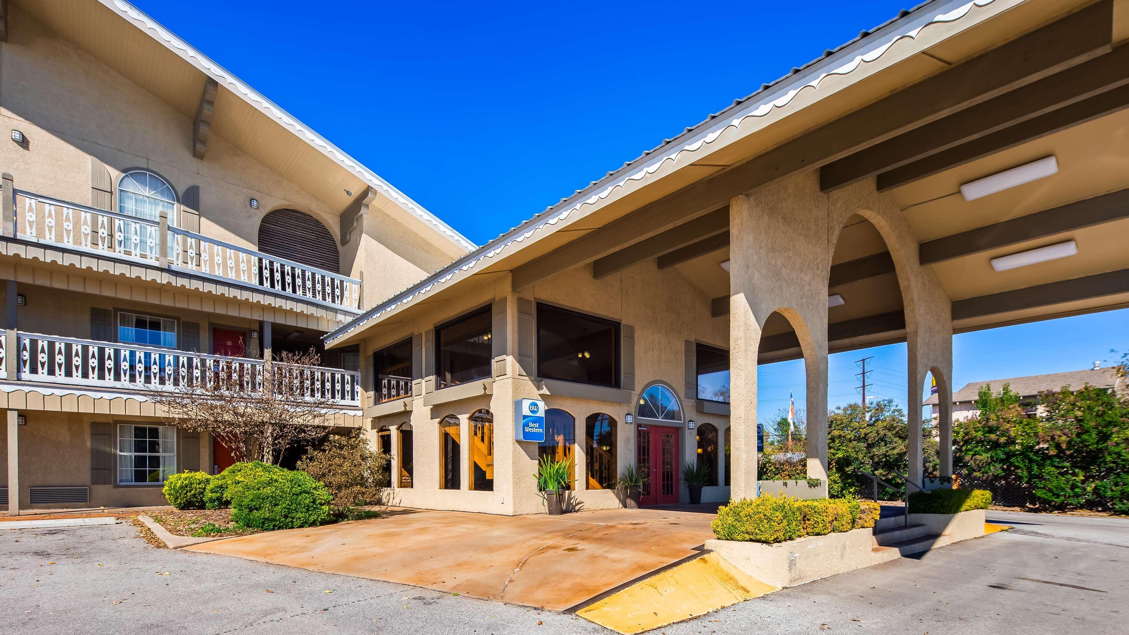 Best Western Sunday House Inn Kerrville Extérieur photo