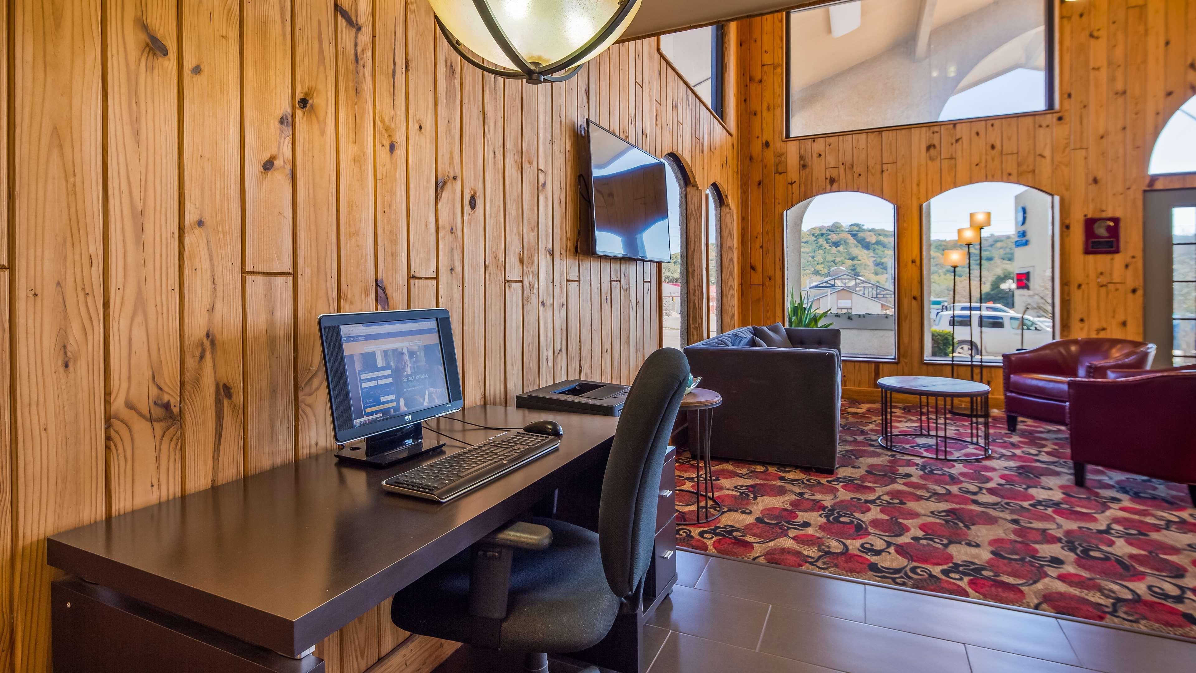 Best Western Sunday House Inn Kerrville Extérieur photo