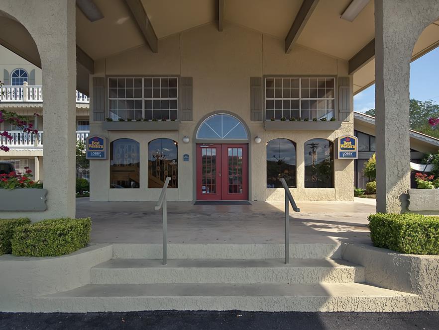 Best Western Sunday House Inn Kerrville Extérieur photo