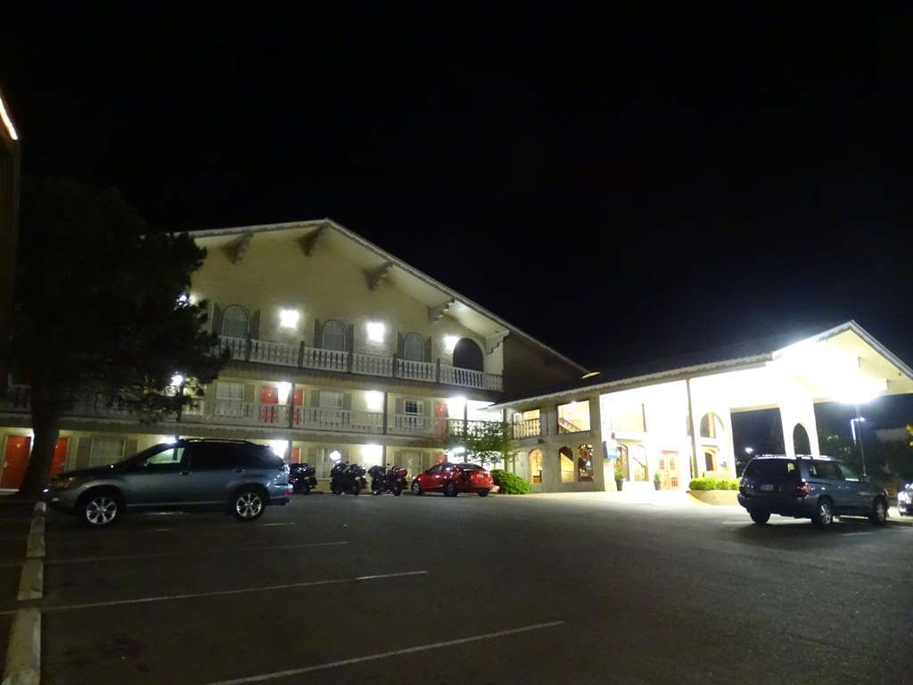 Best Western Sunday House Inn Kerrville Extérieur photo