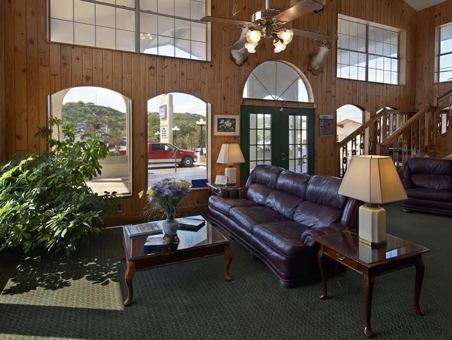 Best Western Sunday House Inn Kerrville Extérieur photo