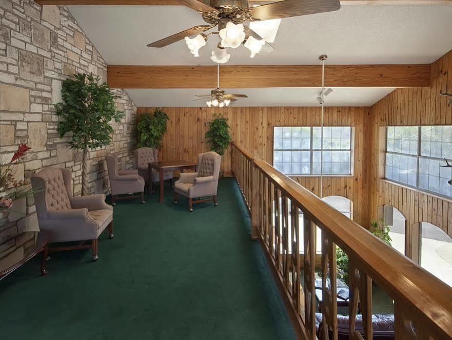 Best Western Sunday House Inn Kerrville Extérieur photo