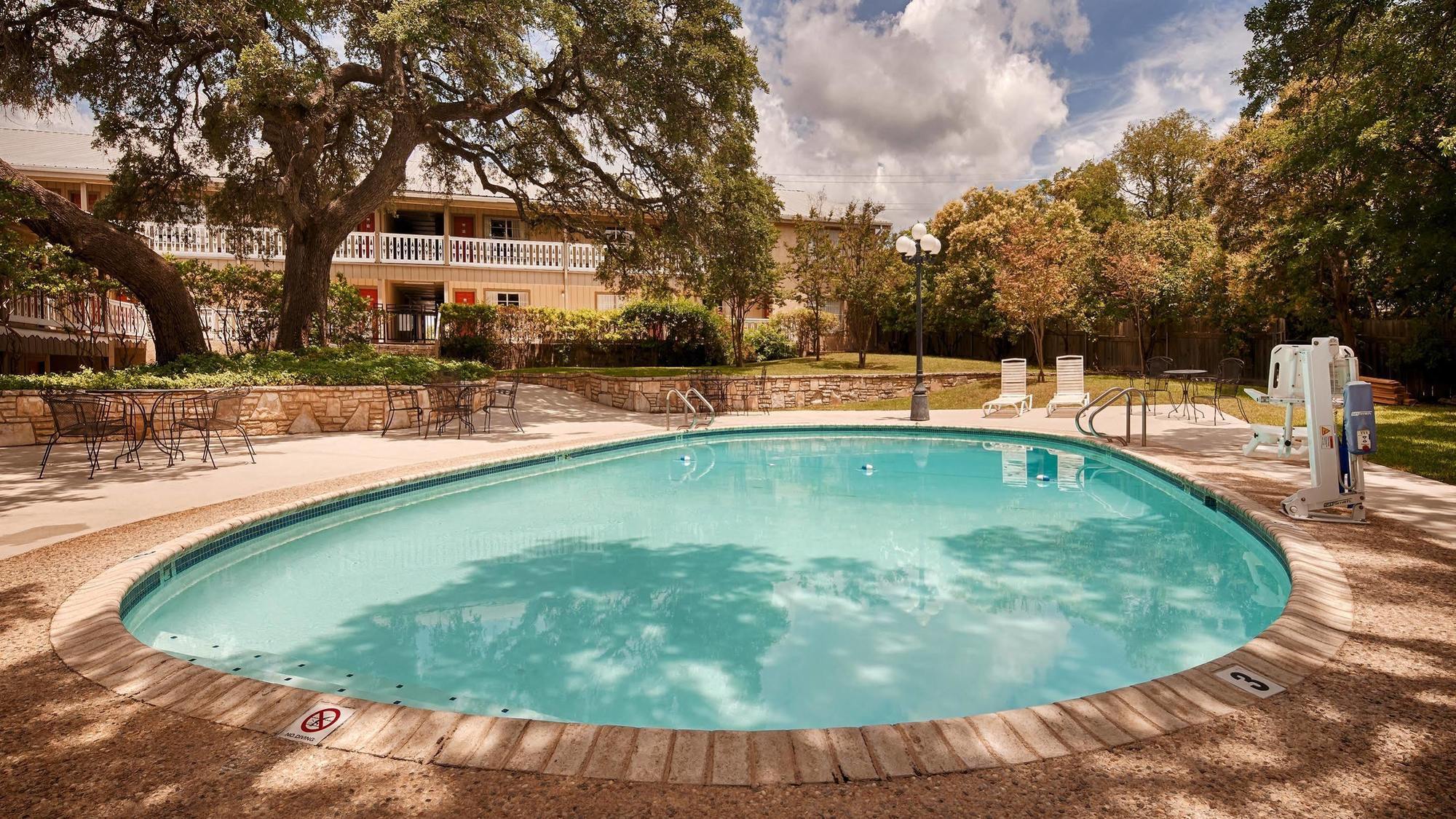 Best Western Sunday House Inn Kerrville Extérieur photo